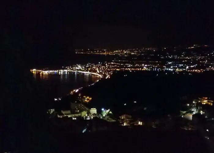 Sciala' Feriehus Taormina