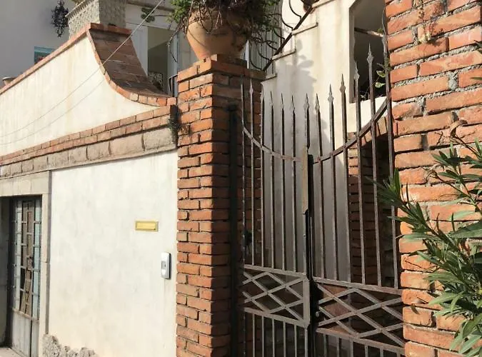Sciala' Nyaraló *